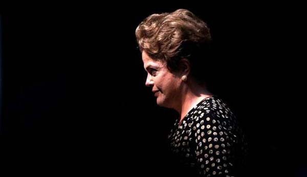 Oficiais de justiça notificarão Dilma; sessão do Congresso dará posse a Temer