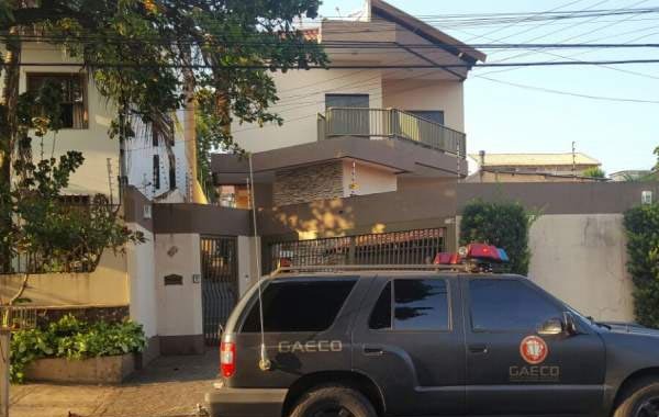 Gaeco cumpre mandados na casa de ex-prefeito