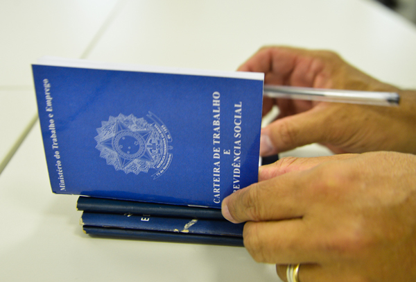 A perda de empregos formais é a pior da série histórica, iniciada em 1985