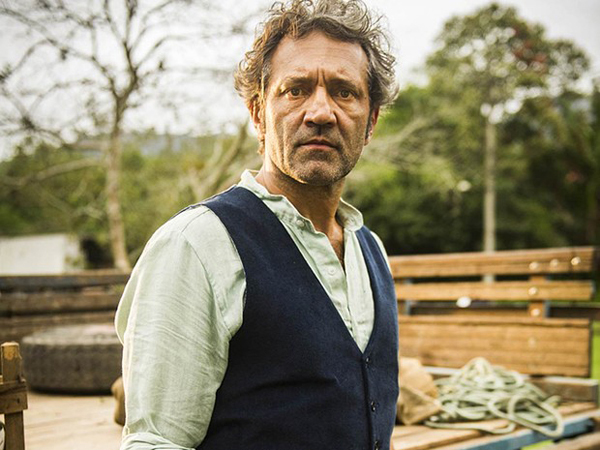 Montagner tem 54 anos e começou sua carreira artística trabalhando no teatro e em circos. Além de Velho Chico, ele já atuou em seriados como Força Tarefa, seu primeiro papel na Globo, e Cordel Encantado, sua estreia em novelas