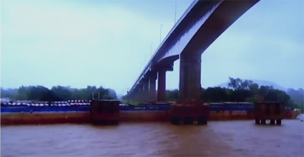 Segundo concessionária, estrutura da ponte não foi danificada