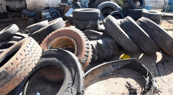 Evitar o acúmulo de água parada por meio do controle mecânico ainda é a medida mais eficiente contra os focos do mosquito