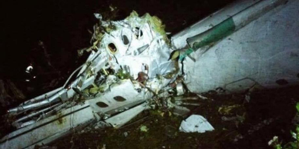 Segundo informações do sistema, antes da queda, a aeronave fez duas voltas no sentido anti-horário, o que pode indicar que o avião estava aguardando autorização para pousar