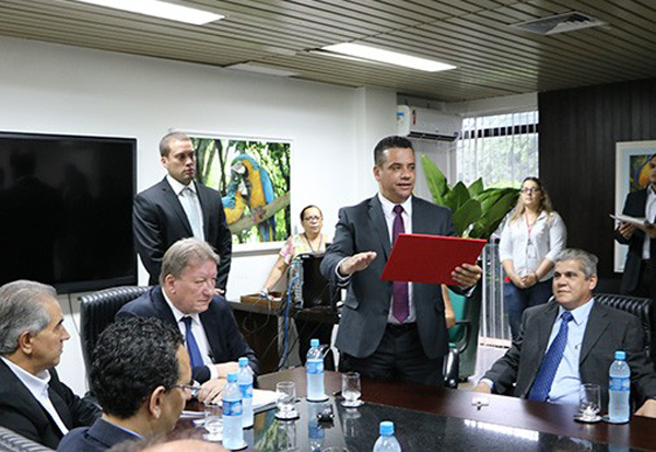 O novo Desembargador atuará, já a partir desta segunda-feira (12), na Segunda Câmara Cível, juntamente com o Des. Marcos José de Brito Rodrigues, Des. Vilson Bertelli, e Des. Paulo Alberto de Oliveira, em substituição ao Juiz Jairo Roberto de Quadros