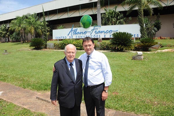 Emocionado por retornar, quase três décadas depois, ao espaço que leva seu nome, Albano Franco lembrou que a inauguração do centro de convenções foi uma revolução para o setor industrial do Estado