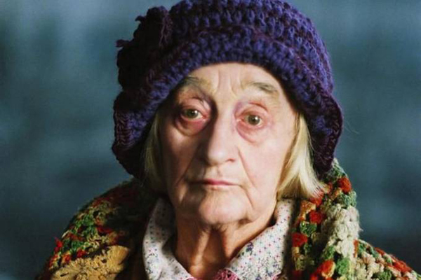 Liz Smith, a vovó Georgina do filme 'A Fantástica Fábrica de Chocolates'