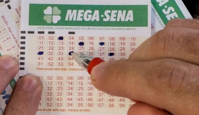 Os números sorteados foram 01, 10, 17, 18, 45 e 48. Cada uma das apostas custou R$ 3,50