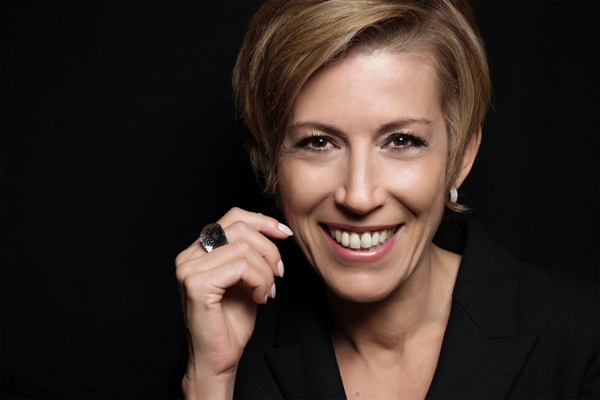 Brasileira Regina Bittar emprestou a sua voz para que o iPhone pudesse interagir com os usuários