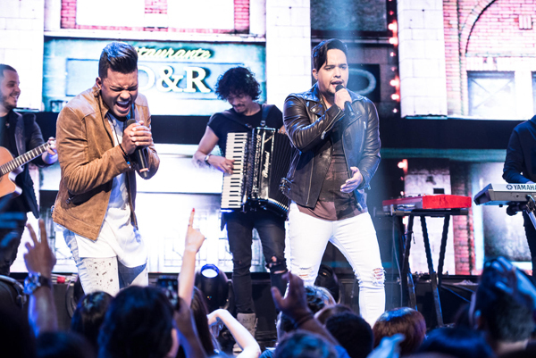 A dupla comemora também o sucesso do clipe “Podia Ser Nós Dois”, com a participação de Maiara e Maraisa, que teve mais de 30 milhões de acessos