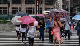 São Paulo - A chuva na cidade em janeiro deste ano se aproxima da média para o mês registrada nos últimos quatro anos, de acordo com o Centro de Gerenciamento de Emergências do município (Rovena Rosa/Agência B