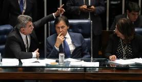 Brasília - Senadores Romero Jucá, Eunício Oliveira e Kátia Abreu durante discussão em plenário do decreto convocando as Forças Armadas para garantir a segurança pública nas ruas de Brasí
