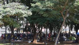 São Paulo - Usuários de drogas se concentram na Praça Princesa Isabel, após ações de desocupação da Cracolândia (Rovena Rosa/Agência Brasil)