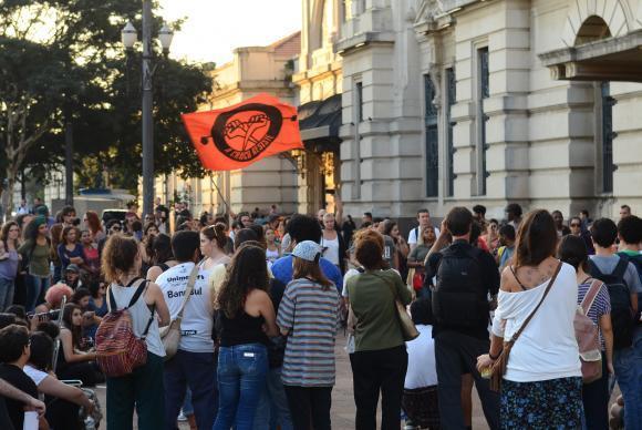 São Paulo - Ato contra as ações da prefeitura e do governo do estado na região da Cracolândia na Praça Júlio Prestes, região central (Rovena Rosa/Agência Brasil)