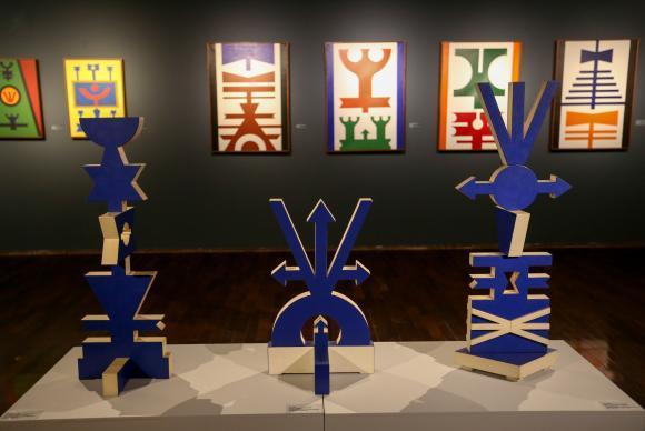 Brasília - Exposição Rubens Valentim Construção e Fé, que apresenta 60 trabalhos do pintor e escultor baiano (1922-1991), com ênfase na produção dos tempos vividos em Brasília. ( Rodrigu