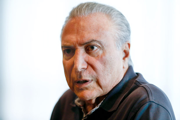 O presidente Michel Temer durante entrevista na biblioteca do Palácio da Alvorada