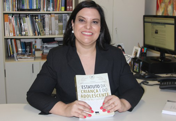 A juíza Katy Braun do Prado, que responde pela Coordenadoria da Infância e da Juventude de MS explica que, antigamente, 99% dos interessados em aumentar a família preferia criança recém-nascida, menina e sem grupo de irmãos