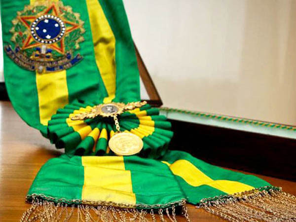 Depois do presidente da Câmara, estão o presidente do Senado e em seguida o presidente do STF