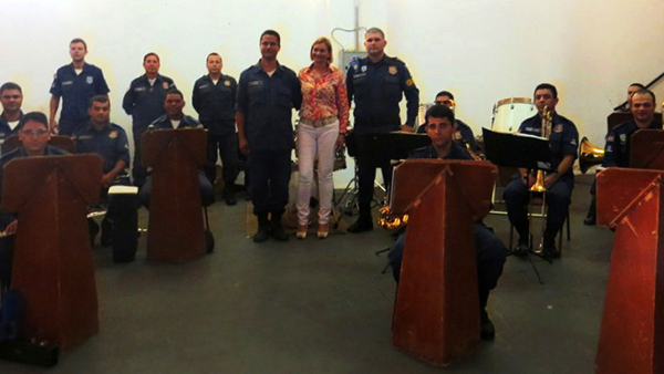Para efetivar a parceria, a equipe da banda da Guarda Civil Municipal de Campo Grande recebeu a visita da coordenadora do setor de Incubação, Gestão e Assessoria de Empreendimentos Solidária da UFMS