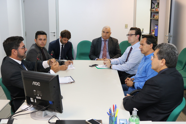 O prefeito Marquinhos Trad se reuniu ontem (16) com o vereador e representantes do judiciário para discutir a viabilidade do projeto antes que ele seja apresentado na Casa de Leis