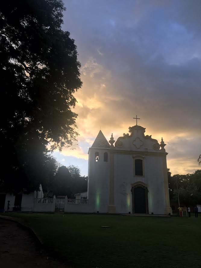 A Igreja da Nossa Senhora da Pena fica ao final da rua de casas tombadas dos primeiros moradores do então vilarejo