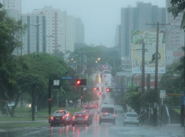 Na próxima semana, após a passagem dessas áreas de instabilidade, deve ocorrer uma queda de temperatura que não será muito significativa