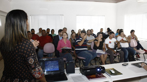 O comitê a principio é consultivo, terá sua composição por membros titulares e suplentes