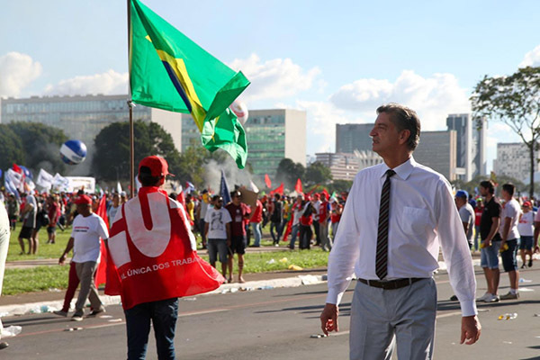 Deputado Dagoberto Nogueira (PDT) participou da mobilização
