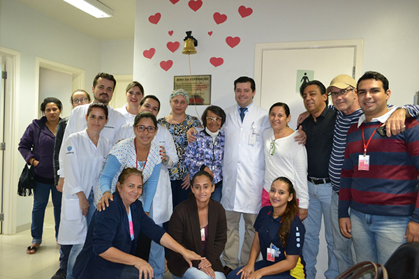 O sino foi doado por pacientes da oncologia que já alcançaram a cura