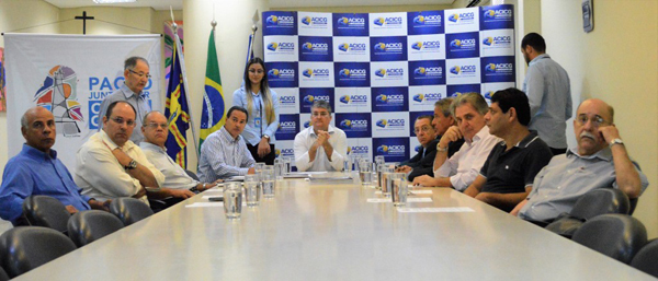 O documento requer que a profissionalização das equipes de governo e a inovação do modo de governar