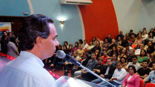 O prefeito destacou que o projeto irá valorizar os formadores, que integram a Rede de Educação do município