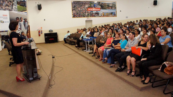 Foi apresentada essa semana, no Centro de Formação, a proposta do programa “Escola Segura, Família Forte”