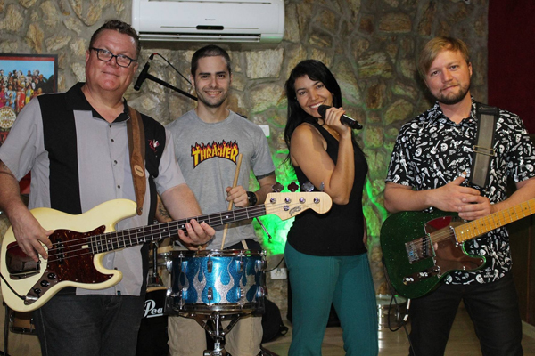 A banda Gessy & The Rhivo foi formada em abril deste ano, quando os amigos Marcelo Rezende, Rodrigo Gasparetto e Felipe Lira, decidiram trabalhar juntos em uma proposta de som retrô envolvendo os três ritmos
