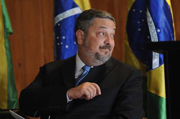 Consultoria de Palocci teria aberto as portas para os empréstimos