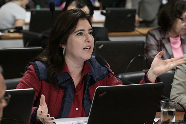 A senadora Simone Tebet (PMDB-MS) lembrou do fenômeno da Baleia Azul e defendeu a tipificação do crime