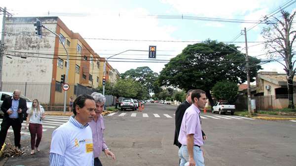 O diretor-presidente da Agetran, Janine de Lima Bruno, disse que existe um déficit gigantesco de locais com necessidade da instalação de semáforos