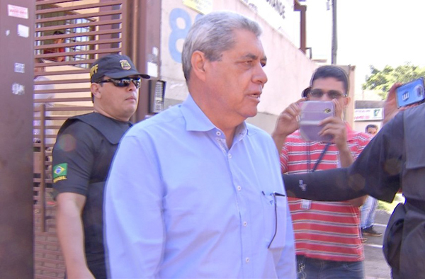 Ex-governador André Puccinelli é conduzido para PF e volta para casa com tornozeleira após operação Máquinas de Lama