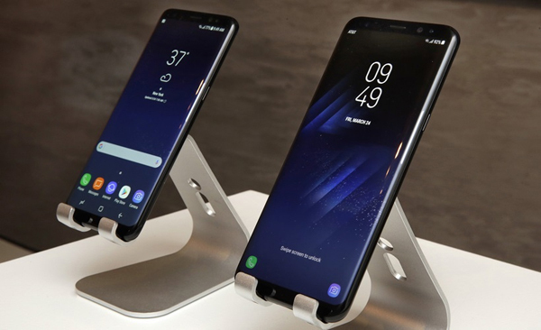 Os novos celulares, que a empresa começa a disponibilizar nesta sexta-feira (10), custam R$ 4 mil e R$ 4,4 mil