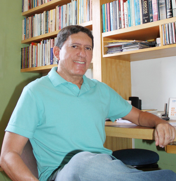 O Livro: publicado pela Editora Letra Livre, o novo livro de Rubenio Marcelo traz 115 poemas em versos livres da sua fase atual de produção