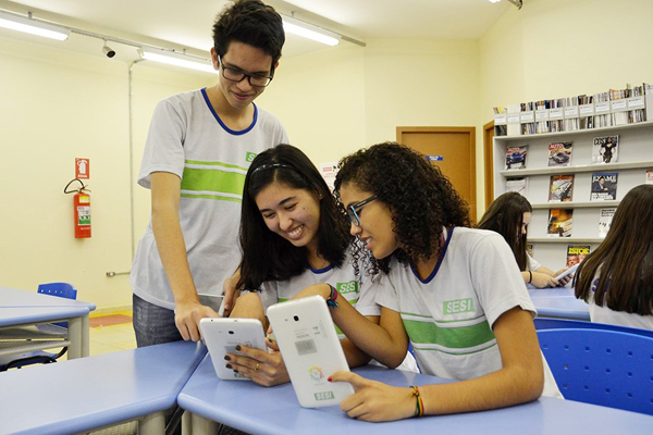 Para estimular o hábito de leitura dos alunos, formar cidadãos críticos e ampliar os conhecimentos da Língua Portuguesa, o Sesi de Mato Grosso integra à sua metodologia de ensino o Guten, plataforma que funciona como um jornal digital que “traduz” as notí