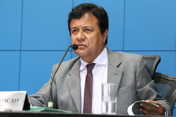 De acordo com o parlamentar, tem sido frequente o uso de apetrechos proibidos, tais como redes, anzóis de galho e espinhéis por pescadores