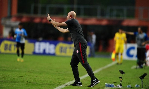 Zago não resistiu à derrota para o Paysandu