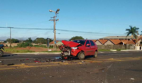 Vítima estava em carro que ficou com a frente destruída