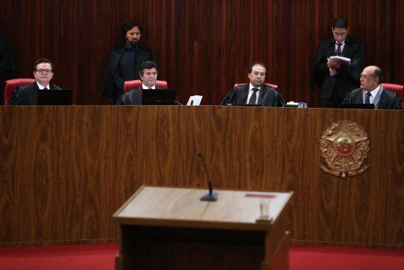 Brasília - O Tribunal Superior Eleitoral (TSE) retoma o julgamento da ação em que o PSDB pede a cassação da chapa Dilma-Temer, vencedora das eleições presidenciais de 2014 (José Cruz/Agência Br