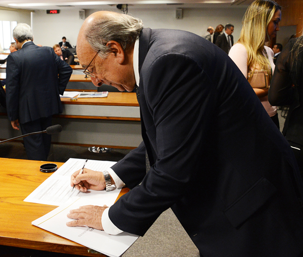 Pedro Chaves assinou o termo de posse e assumiu a vice-presidência do Conselho de Etica do Senado