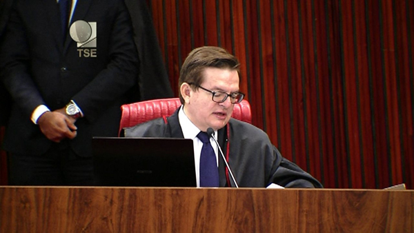 As defesas questionaram também a inclusão dos depoimentos de João Santana e Mônica Moura, casal de publicitários responsável pela campanha presidencial de 2014