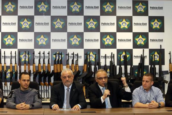 Coletiva do secretário de Segurança do Rio, Carlos Leba, após apreensão de 60 fuzis no Tom Jobim