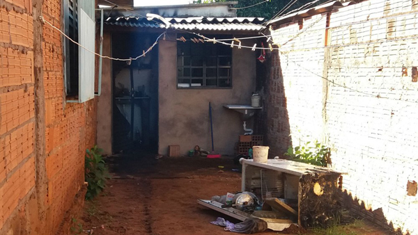 Assim que viu o fogo, babá retirou a criança do imóvel