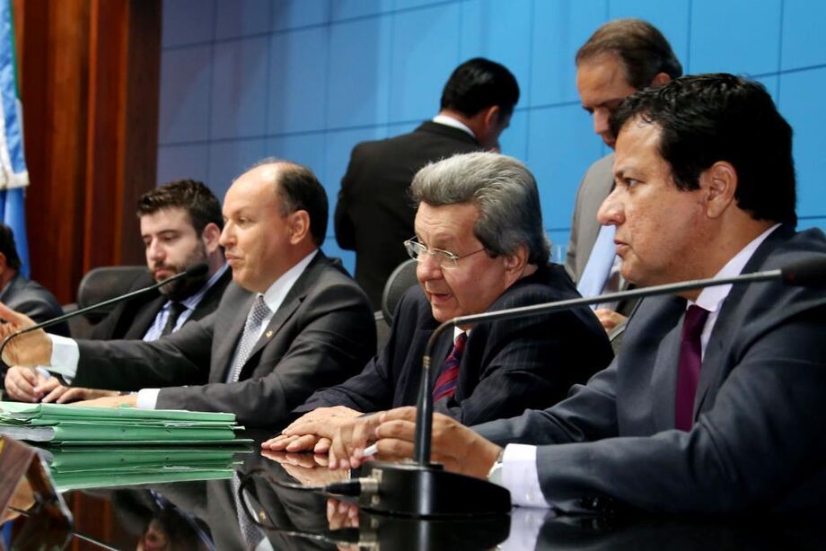 Sessão terá início às 9h