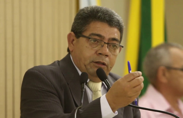 A indicação foi proposta pelo vereador Juvenal da Farmácia (na foto) e assinada por todos os 11 vereadores de Costa Rica