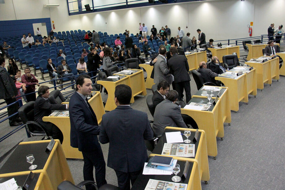 Próxima sessão plenária será na terça-feira